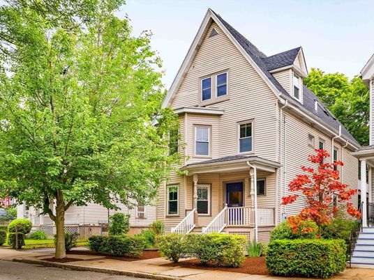 Exterior, Facade, Queen Anne Victorian