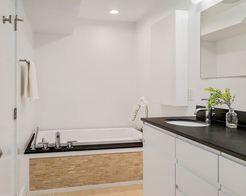 Bathroom, Dual Sink Vanities, Interior, Recessed Lighting