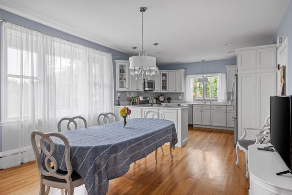 Chandelier, Dining room, Interior, Kitchen, Pendant Lights, Recessed Lighting, Wood Texture Flooring