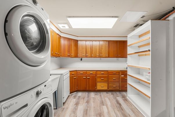 Interior, Washer, Wood Texture Flooring