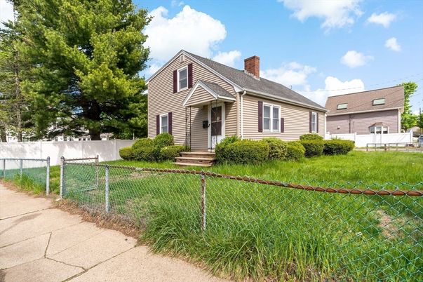 Backyard, Exterior, Facade, Cape Cod