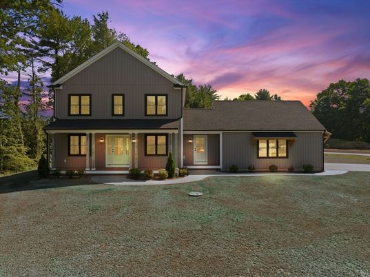 Exterior, Facade, Farmhouse