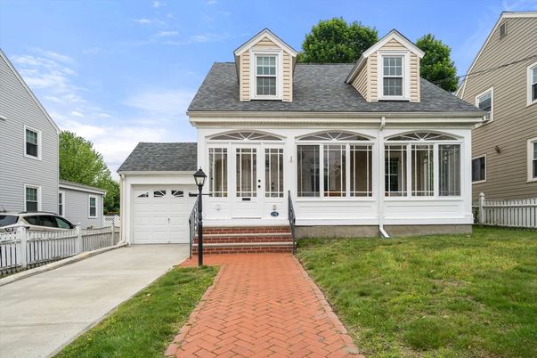 Attached, Exterior, Facade, Cape Cod