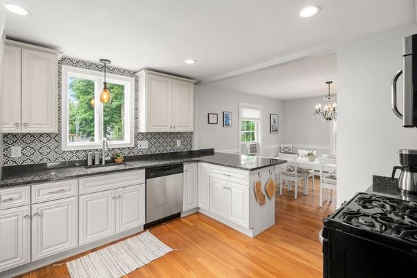 Chandelier, Dining room, Interior, Kitchen, Pendant Lights, Recessed Lighting, Wood Texture Flooring