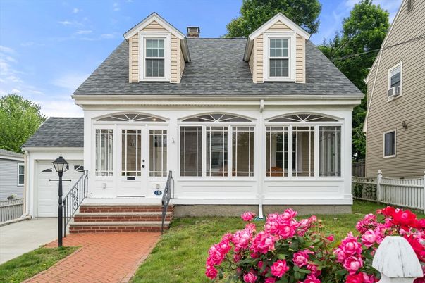 Exterior, Facade, Cape Cod