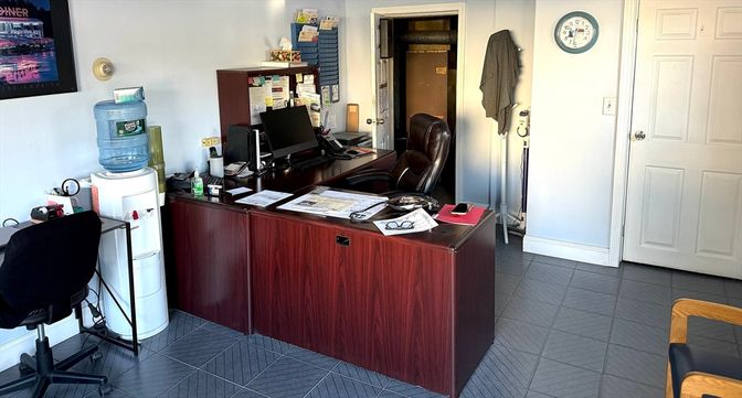 Home Office, Interior