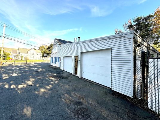 Detached Garage, Exterior