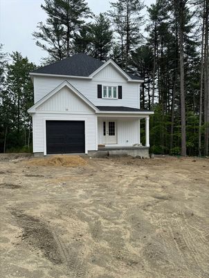 Attached, Exterior, Facade, Farmhouse