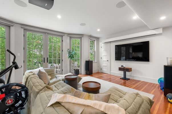 Fitness Equipment, Interior, Living room, Recessed Lighting, Wood Texture Flooring