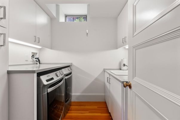 Interior, Washer, Wood Texture Flooring