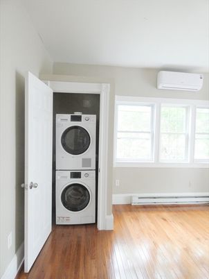 Interior, Utility Closets, Washer, Wood Texture Flooring