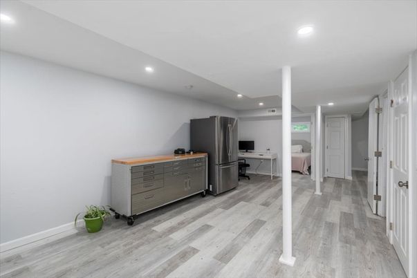 Interior, Recessed Lighting, Wood Texture Flooring