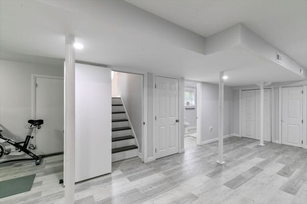 Fitness Equipment, Interior, Recessed Lighting, Wood Texture Flooring