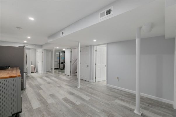Empty room, Interior, Recessed Lighting, Wood Texture Flooring