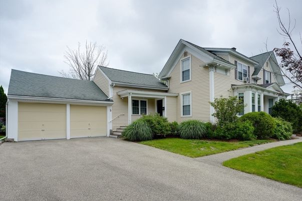 Attached, Exterior, Facade, Farmhouse