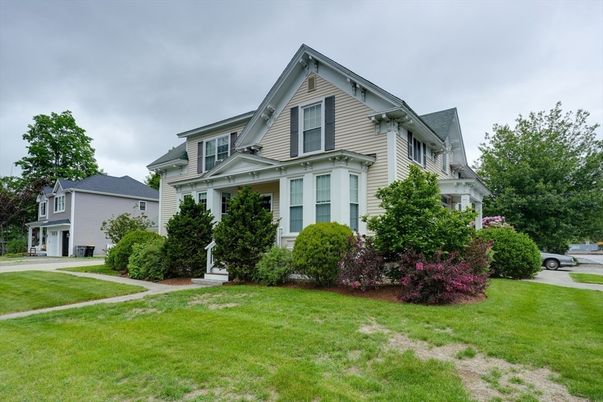 Exterior, Facade, Queen Anne Victorian
