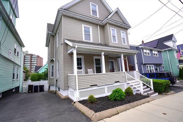 Exterior, Facade, Queen Anne Victorian