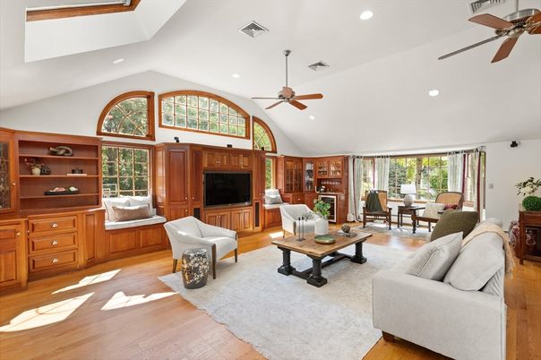 Dining room, Interior, Living room, Recessed Lighting, Wood Texture Flooring