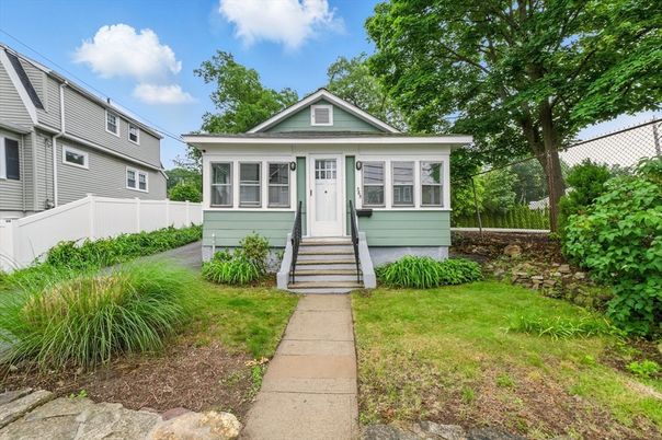 Exterior, Facade, Cape Cod