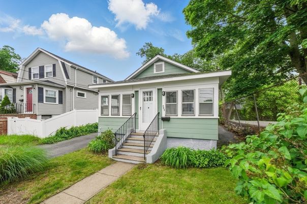 Exterior, Facade, Cape Cod