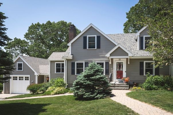 Attached, Exterior, Facade, Cape Cod