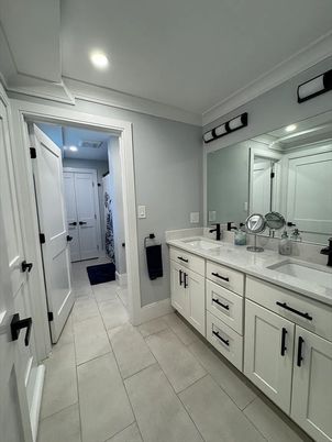 Bathroom, Dual Sink Vanities, Interior, Recessed Lighting