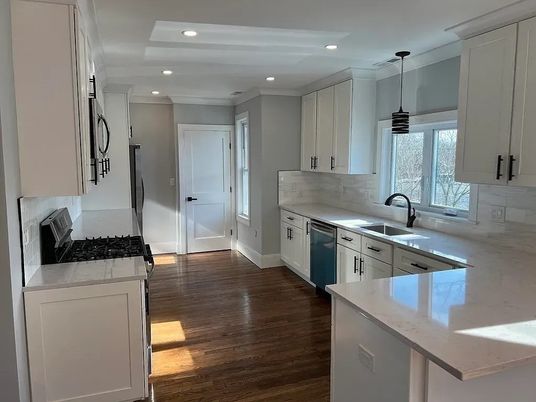 Interior, Kitchen, Pendant Lights, Recessed Lighting, Wood Texture Flooring
