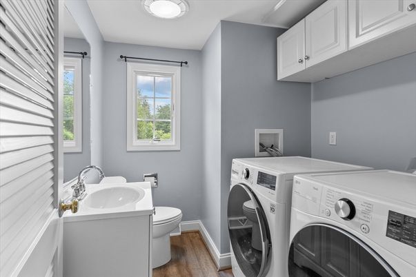 Interior, Washer, Wood Texture Flooring
