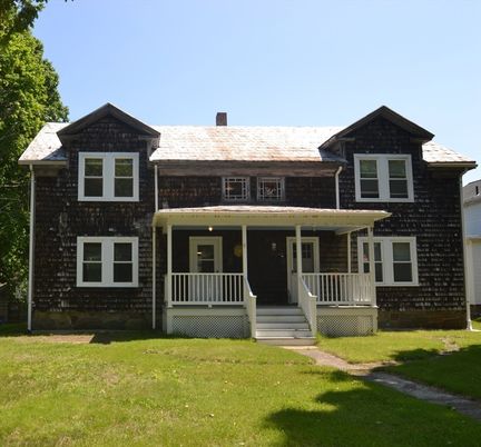 Exterior, Facade, Queen Anne Victorian