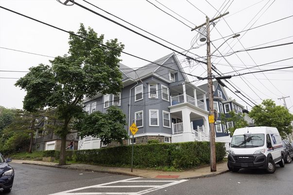 Exterior, Facade, Queen Anne Victorian