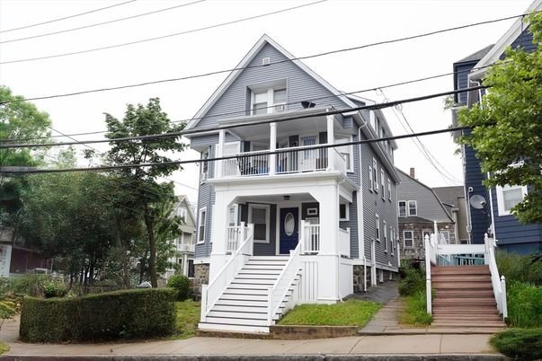 Exterior, Facade, Queen Anne Victorian