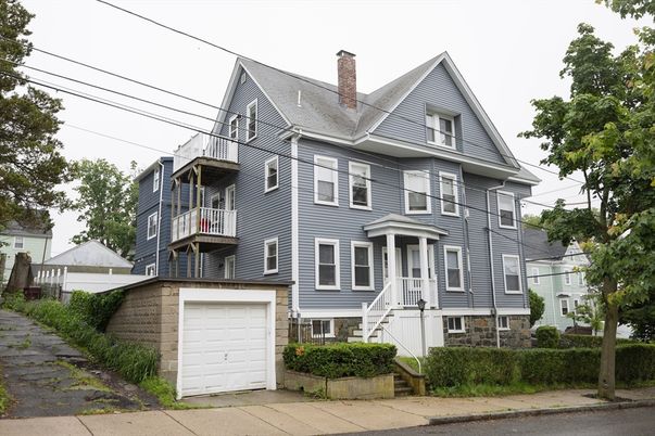 Attached, Exterior, Facade, Queen Anne Victorian