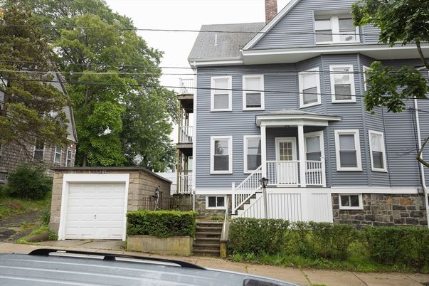 Exterior, Facade, Queen Anne Victorian