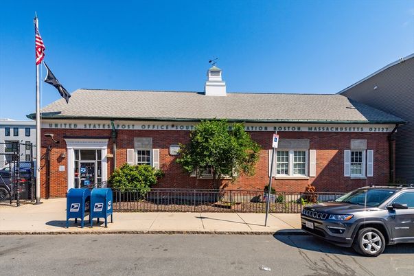 Exterior, Facade, Brick Facade, Cape Cod