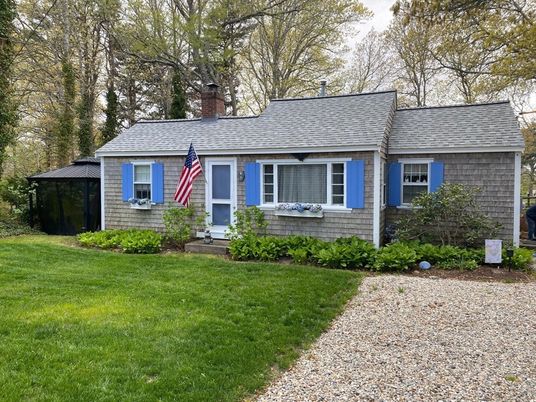 Backyard, Exterior, Facade, Cape Cod