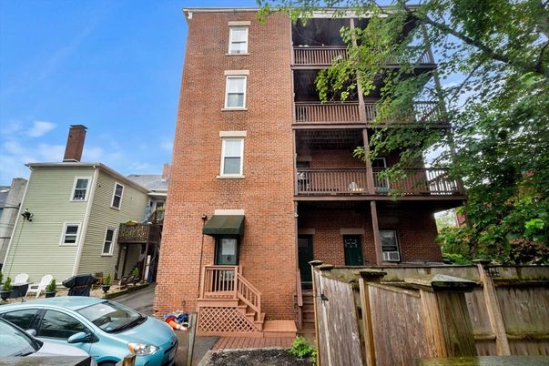 Exterior, Facade, Brick Facade, Rowhouse