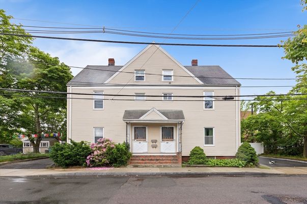 Exterior, Facade, Queen Anne Victorian