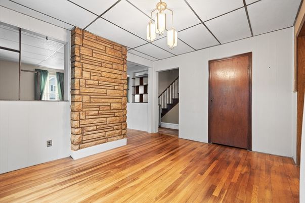 Empty room, Interior, Pendant Lights, Wood Texture Flooring