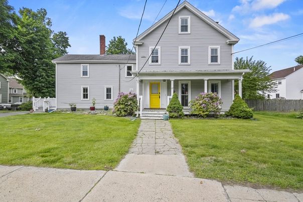 Exterior, Facade, Farmhouse