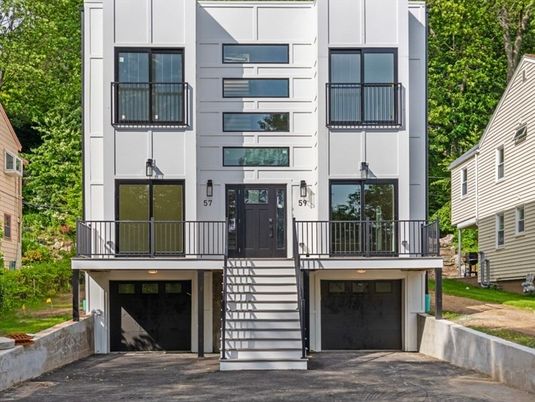Exterior, Facade, Rowhouse