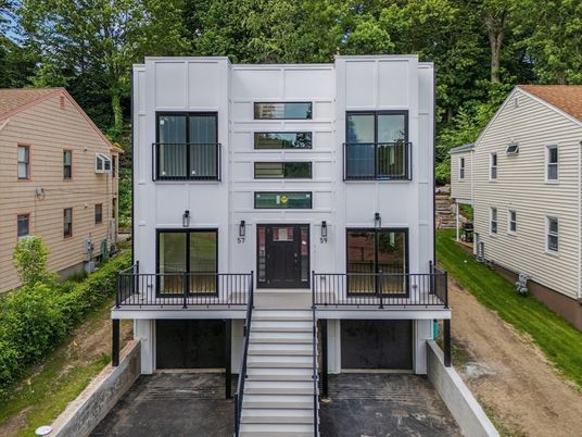 Exterior, Facade, Rowhouse