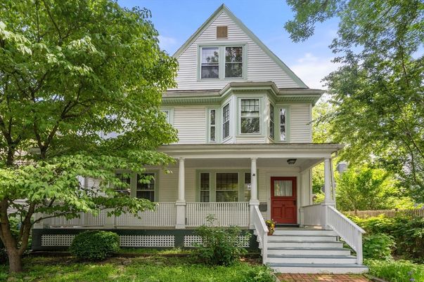 Exterior, Facade, Queen Anne Victorian