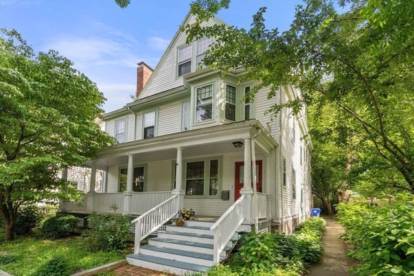 Exterior, Facade, Queen Anne Victorian