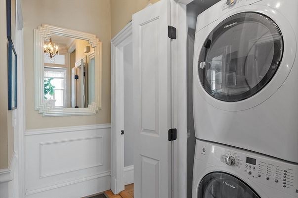 Chandelier, Interior, Utility Closets, Washer, Wood Texture Flooring