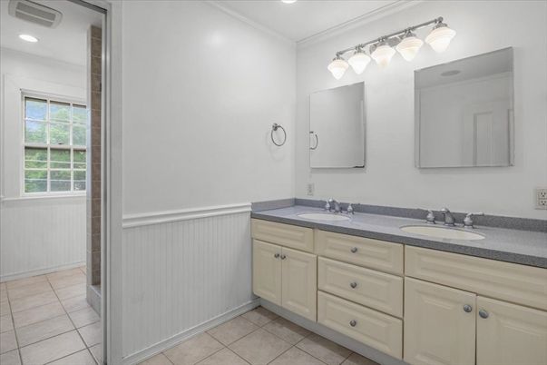 Bathroom, Dual Sink Vanities, Interior, Recessed Lighting