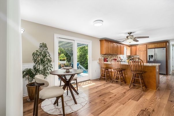 Dining room, Interior, Kitchen, Stainless Steel Appliances, Wood Texture Flooring