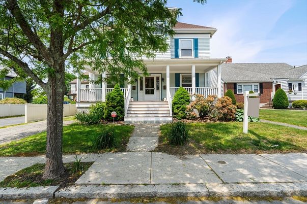 Exterior, Facade, Brick Facade, American Foursquare