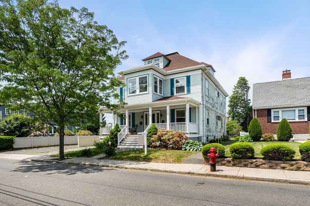 Exterior, Facade, Queen Anne Victorian