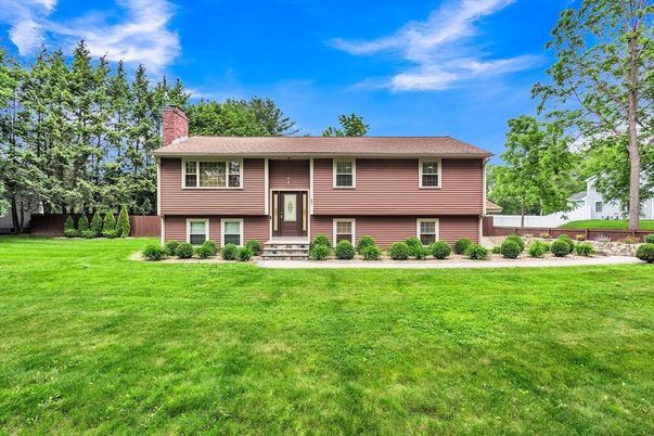 Backyard, Exterior, Facade, Raised Ranch