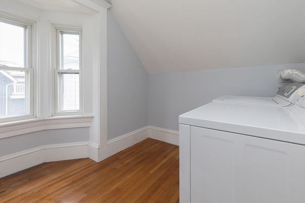 Interior, Washer, Wood Texture Flooring
